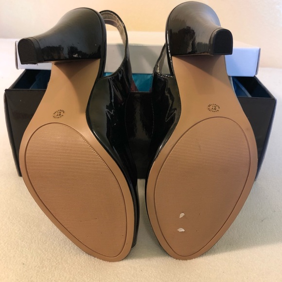 Miss Bisou size 6 black and burgundy heel. - Picture 3 of 5